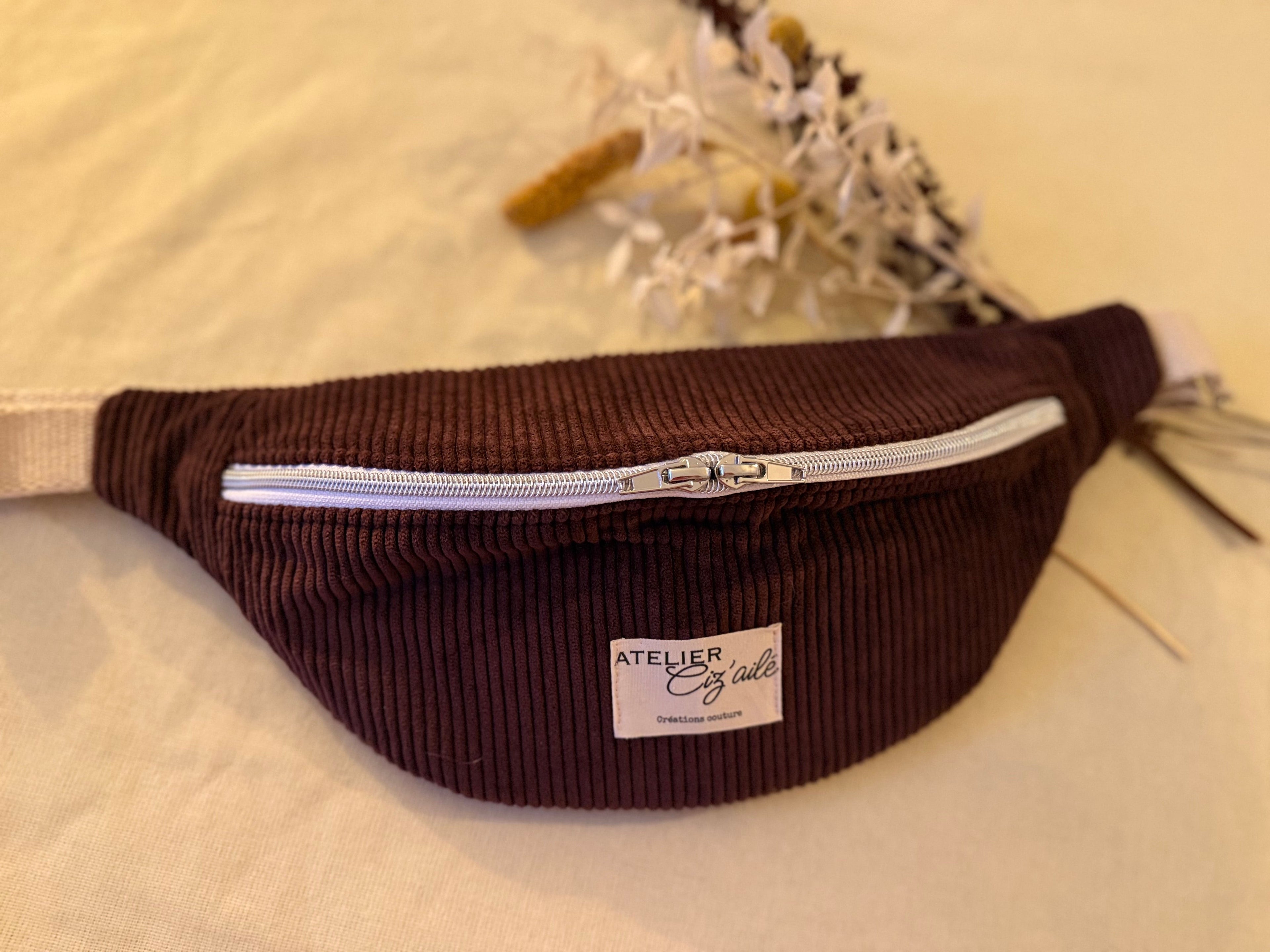 Sac banane en velours côtelé prune