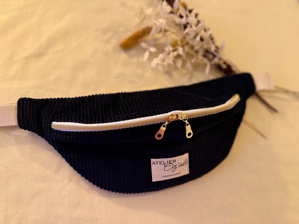 Sac banane en velours côtelé bleu foncé