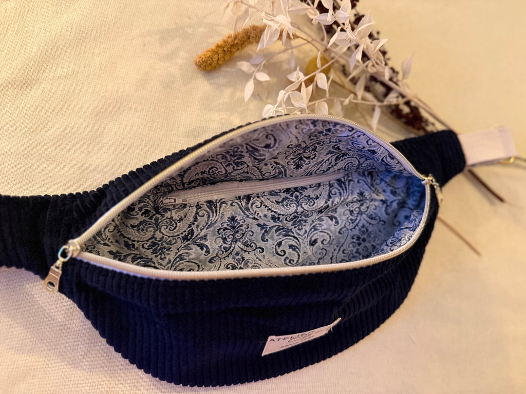 Sac banane en velours côtelé bleu foncé